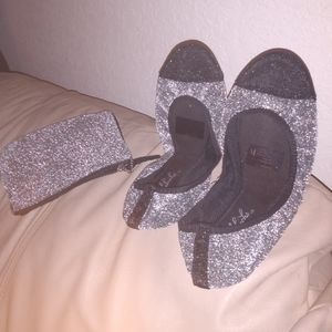 Black and sliver shiny slip-on flats with pouch